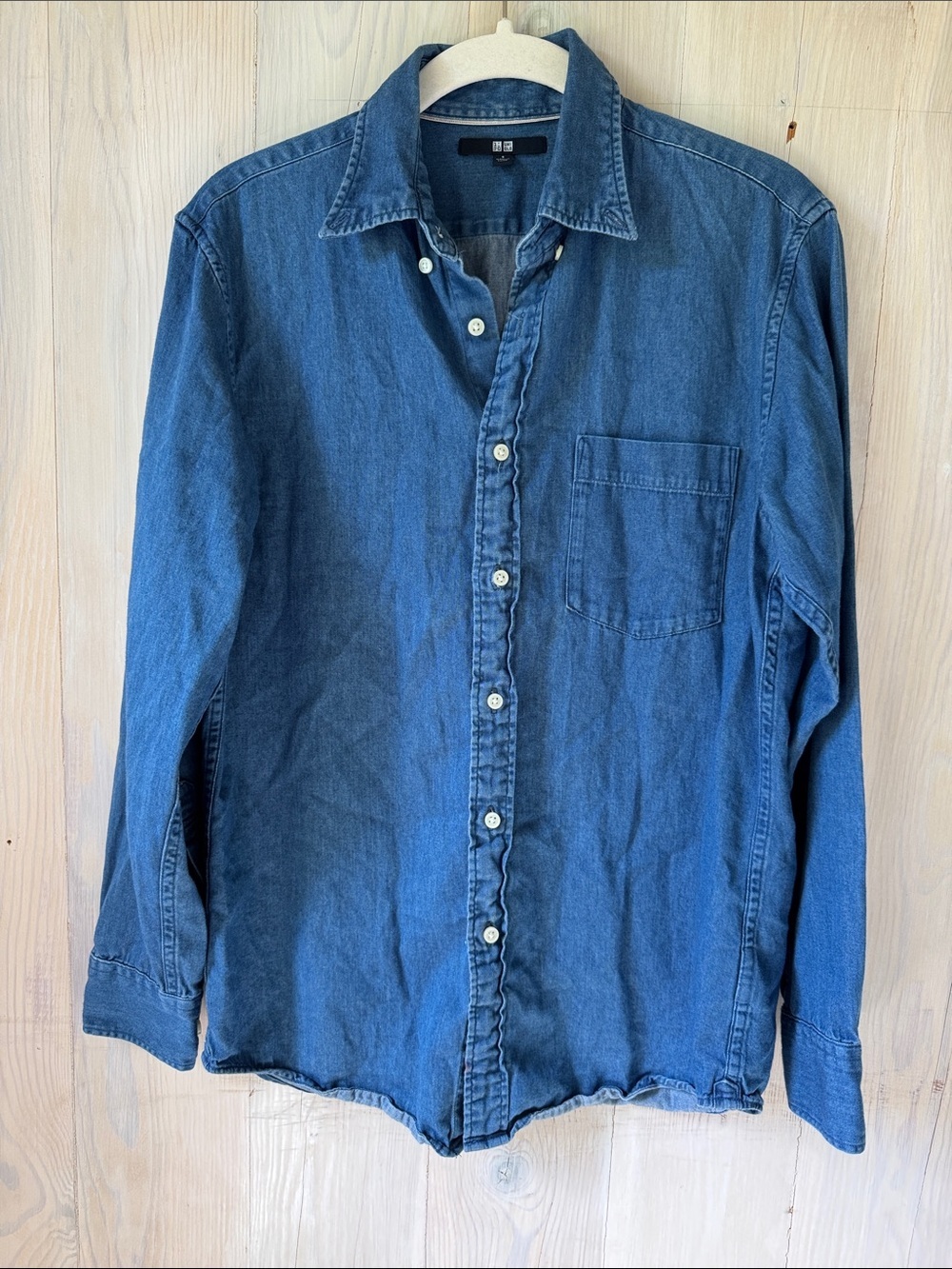 Uniqlo Men’s Light Demin Button Down Shirt Size S